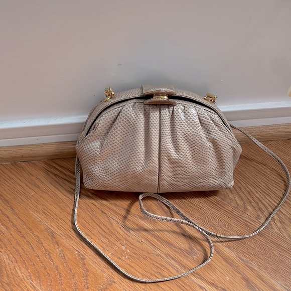 Judith Leiber~VTG~Lizard skin~beige clutch w/detach strap~Excellent condition - Picture 2 of 6